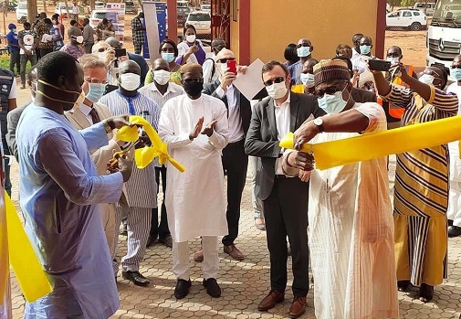 Cérémonie d'inauguration du nouveau centre d'incinération mutualisé de déchets biomédicaux pour la ville de Ouagadougou et ses environs, le 17 avril 2020.