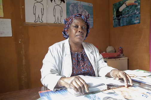Mme Astou Diop Dièye est médiatrice à l’Hôpital pour Enfants Albert Royer, au CHU de Fann © Anna Surinyach