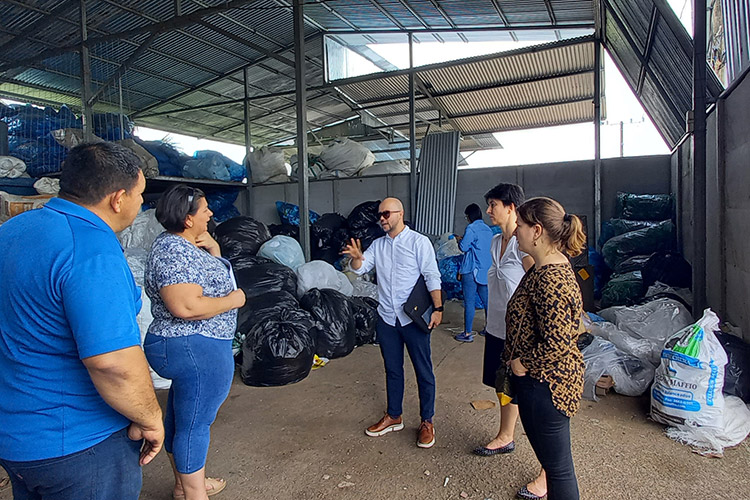 Gestion intégrée des déchets au Costa Rica (c) Laura ZUMBADO / Sophie RENARD Gestion intégrée des déchets au Costa Rica (c) Laura ZUMBADO / Sophie RENARD