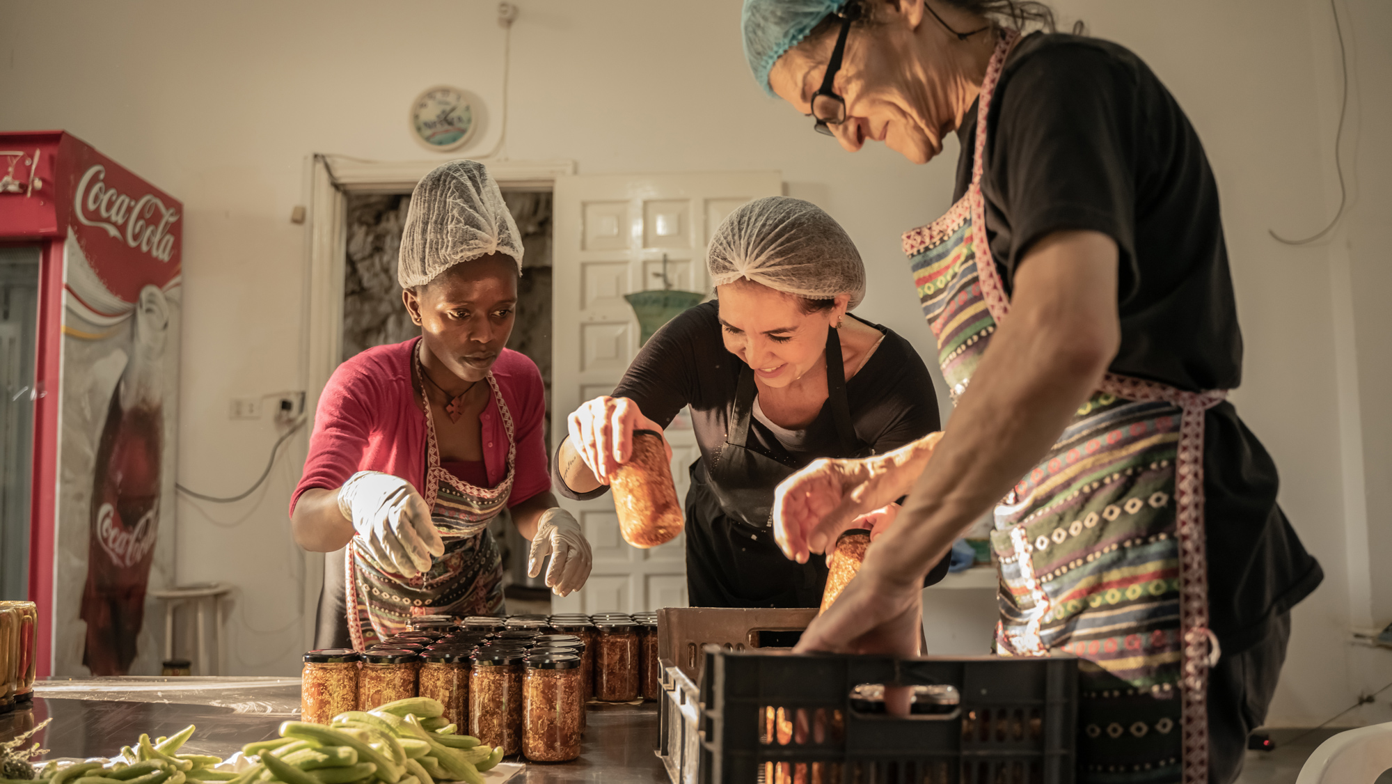 Femmes entrepreneurs travaillant dans leur atelier