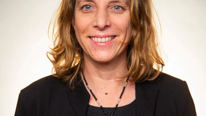 Portrait de Cassilde Brenière, directrice générale adjointe d'Expertise France
