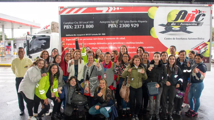 Formation de femmes à la conduite de bus électriques (c) K-SET PRODUCCIONES - Expertise France