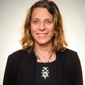 Portrait de Cassilde Brenière, directrice générale adjointe d'Expertise France