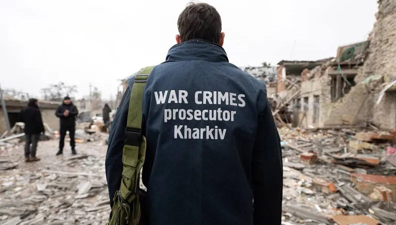 Procureur général sur une scène de guerre en Ukraine