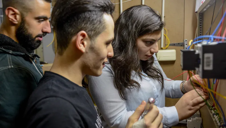 Jeunes en formation électricité