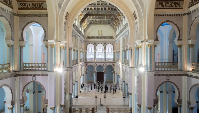 Vue intérieure de la cathédrale Saint-Louis de Carthage