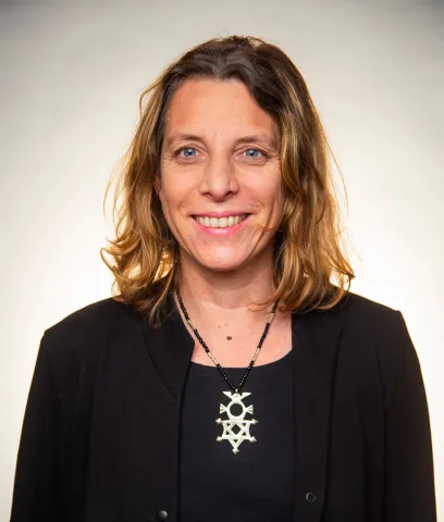 Portrait de Cassilde Brenière, directrice générale adjointe d'Expertise France